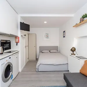  Appartamento Guestready - Minimalist Studio In Downtown Portogallo